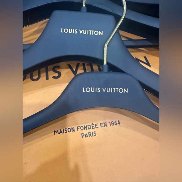 Louis Vuitton Black and Gold Hangers plus shopping bag - Picture 6 of 7